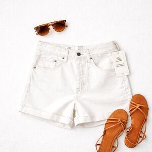 H&M White High Waisted Mom Shorts NWT Size 6 Ultra High Rise Denim